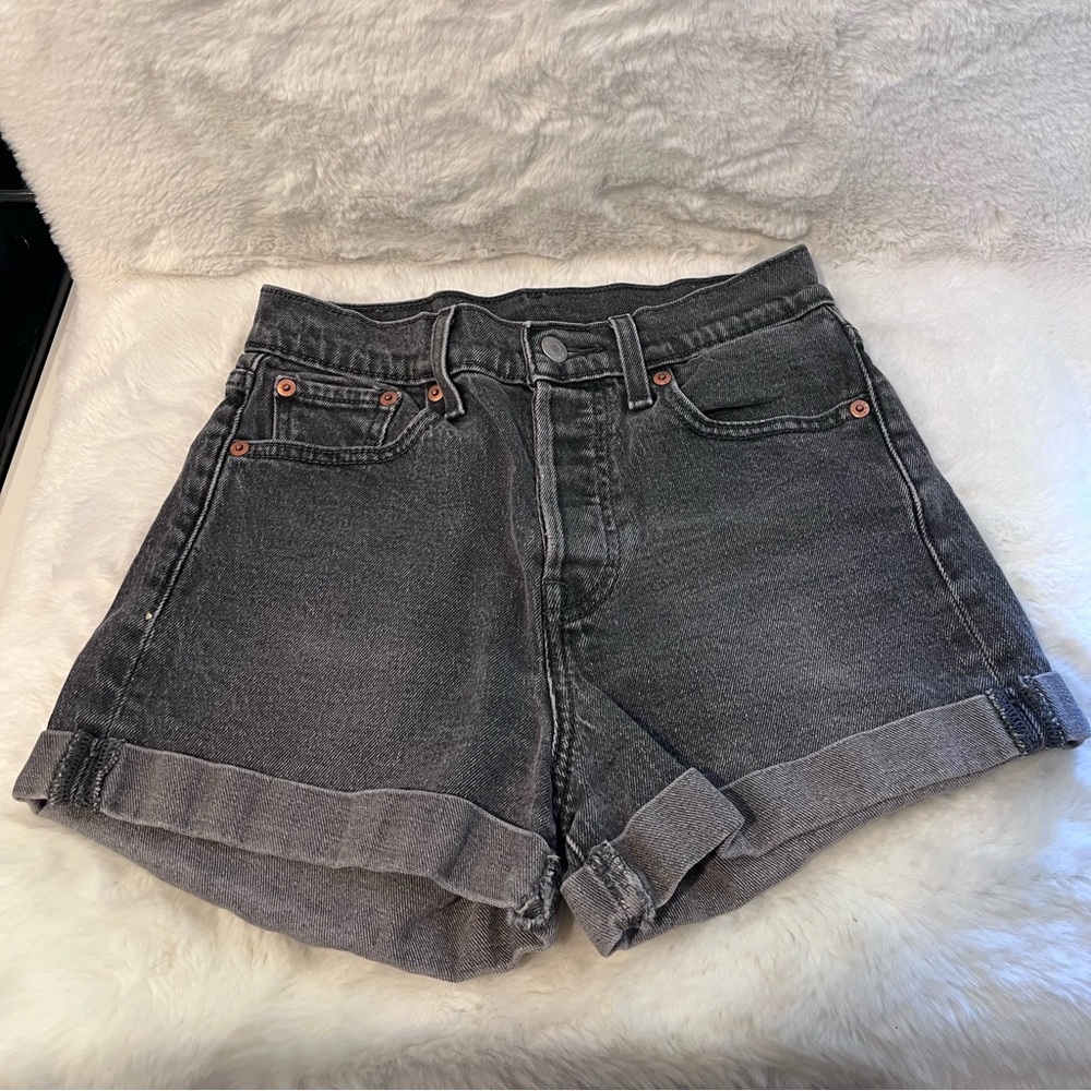 Levi's Women's Grey and Black Shorts Size 26